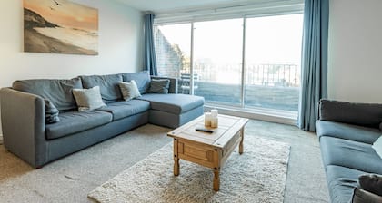 Pass the Keys | Large 4 Bedroom Home | Stunning views | Contractor