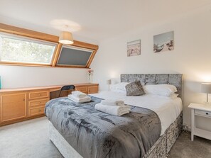 4 bedrooms, iron/ironing board, free WiFi, bed sheets - Pass the Keys | Large 4 Bedroom Home | Stunning views | Contractor (Basildon)