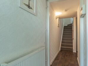 Interior - Pass the Keys | Large 4 Bedroom Home | Stunning views | Contractor (Basildon)