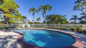 صورة غير مصنفة، 2 من 21، زرّ