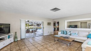 Unclassified image, 3 of 21, button