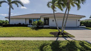 Luokittelematon kuva, 5 kautta 22, painike