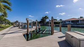 Unclassified image, 2 of 22, button