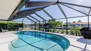 Unclassified image, 2 of 22, button