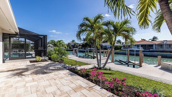 Unclassified image, 1 of 22, button