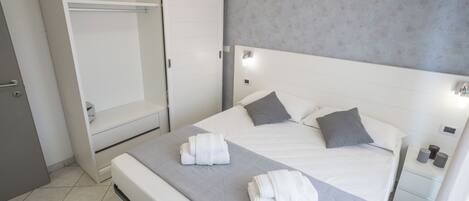 Fer et planche à repasser, Wi-Fi, draps fournis