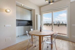 Dining - Penthouse Parco Sempione – Milan with Wi-Fi and Air Conditioning (Milano)