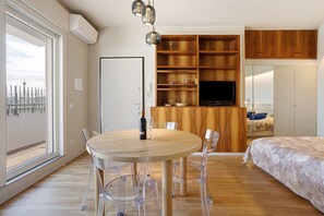 Dining - Penthouse Parco Sempione – Milan with Wi-Fi and Air Conditioning (Milano)