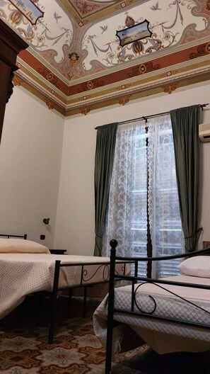 6 bedrooms, WiFi, bed sheets