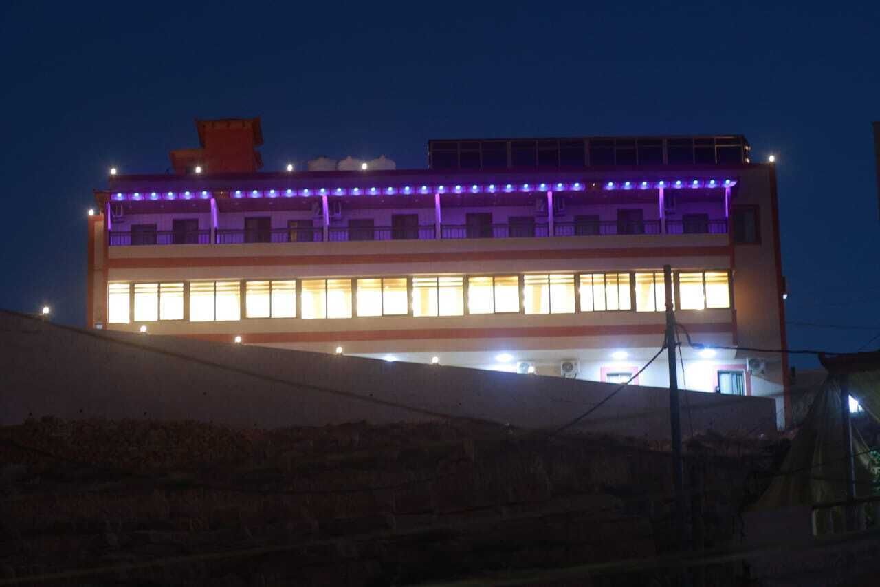 Facciata della struttura - sera/notte