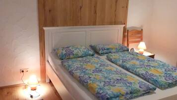 1 bedroom, internet, bed sheets