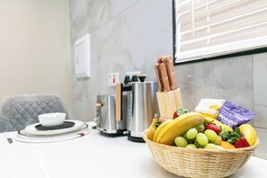 Private kitchen - Suite Nnyana | Pool | 55" TV Netflix | 5 mins Mall (Gaborone)