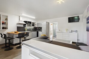 Interior - Holiday Apartment "Zum Segel" 2 with Private Terrace and Wi-Fi (Zadelsdorf)