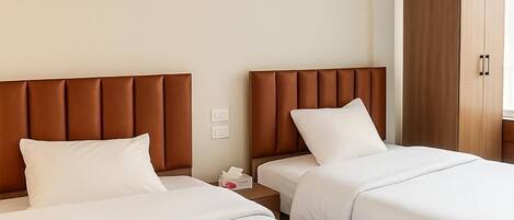 디럭스 더블룸 또는 트윈룸 | 객실 내 금고, 각각 다른 스타일의 인테리어, 암막 커튼, 방음 설비