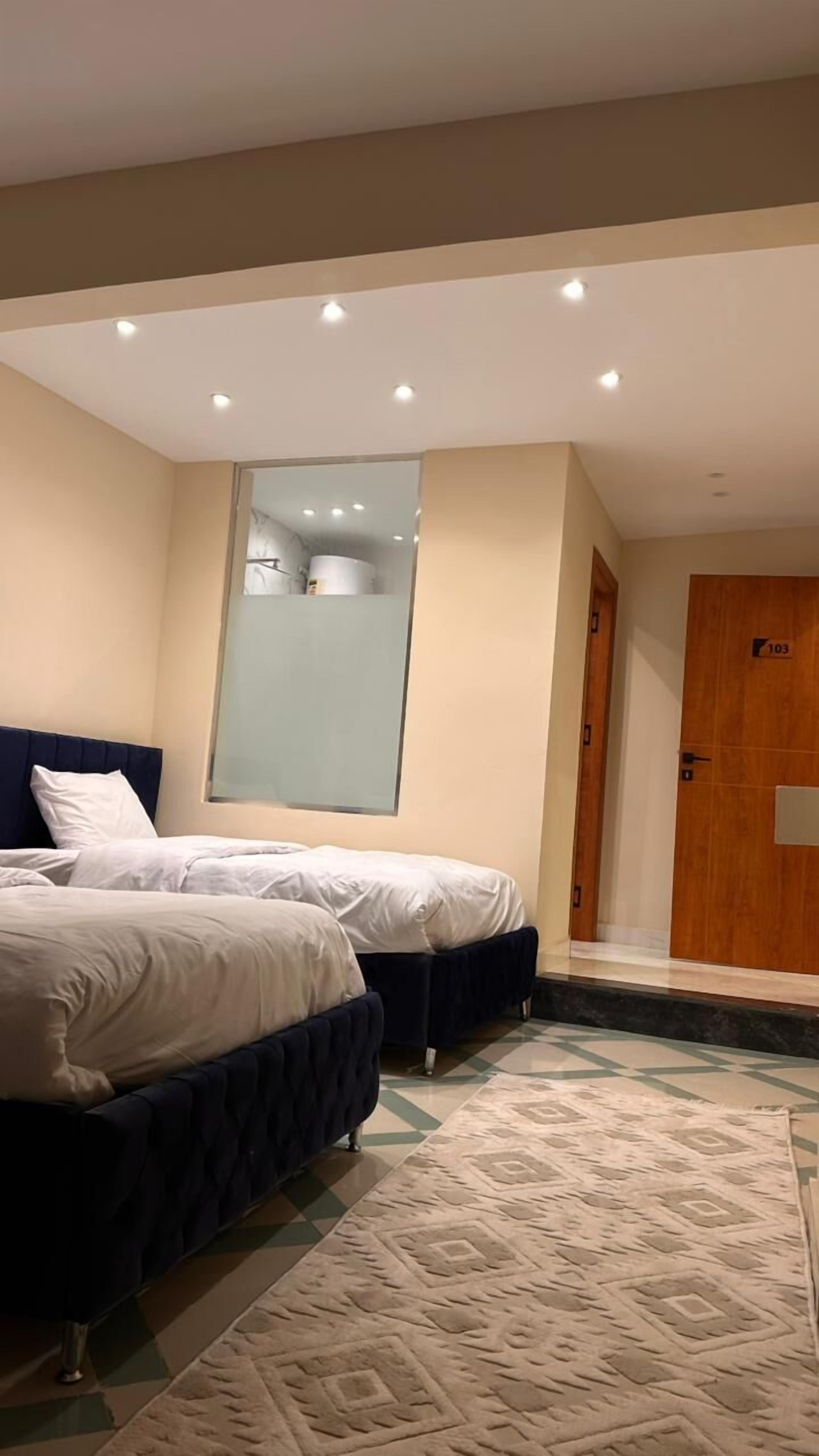 Family Triple Room | In-room safe, individually decorated, blackout drapes, soundproofing