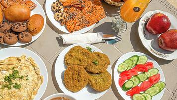 Mini-fridge, cookware/dishes/utensils