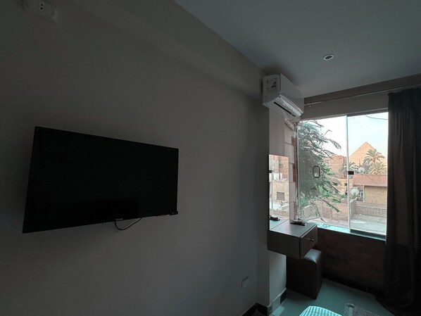 Deluxe Double or Twin Room | In-room safe, individually decorated, blackout drapes, soundproofing