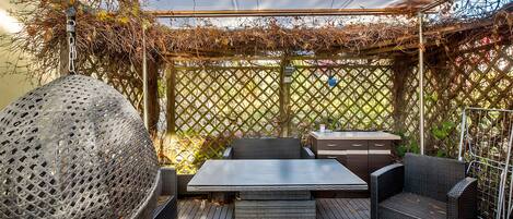 屋外ダイニングエリア