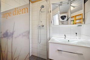 Douche, sèche-cheveux