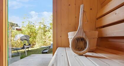 Holiday Home 219 with Lake View, Private Terrace and Wi-Fi