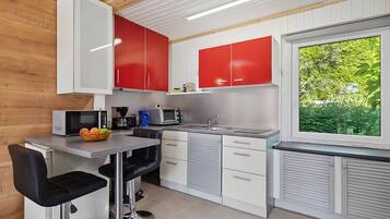 Frigorifero, microonde, forno, piano cottura