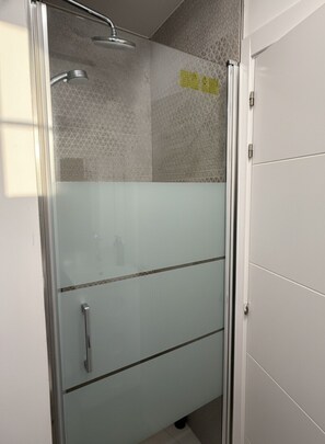 Shower - Studio on Main Street (Gibraltar)