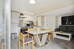 Interior - Holiday Home 'Ferienhaus 36' with Private Terrace, Shared Garden and Wi-Fi (Zadelsdorf)