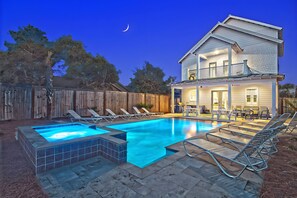 حمّام سباحة مُدفَّأ