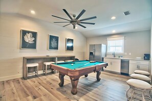 Game room - King's Court | Luxury Beach Escape | Huge Private Pool/Spa | 6-Seater Golf Cart (Destin)