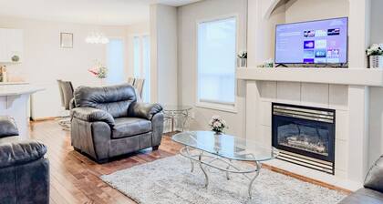 Charming Private Room Close To West Edmonton Mall