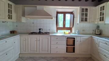 Frigorifero, microonde, forno, lavastoviglie