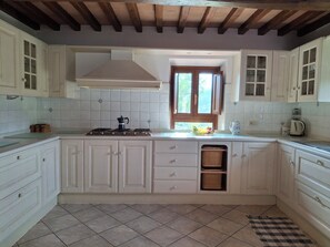 Réfrigérateur, micro-ondes, four, lave-vaisselle