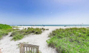 Beach nearby - NEW!~ Beach Front/Heated Pool! Coconuts 107 (Holmes Beach)