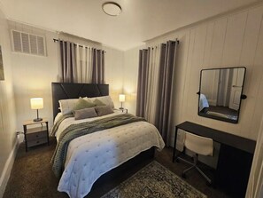 Skrivebord, strygejern/strygebræt, gratis Wi-Fi, sengetøj