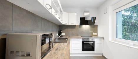 Refrigerador, microondas, horno, placa de cocina