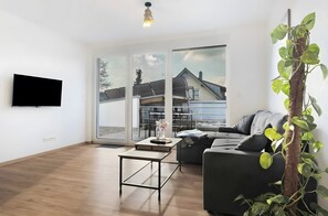 TV - Apartments "White House – App 4 and 5" with Private Terrace, Balcony and Wi-Fi (Kappel-Grafenhausen)