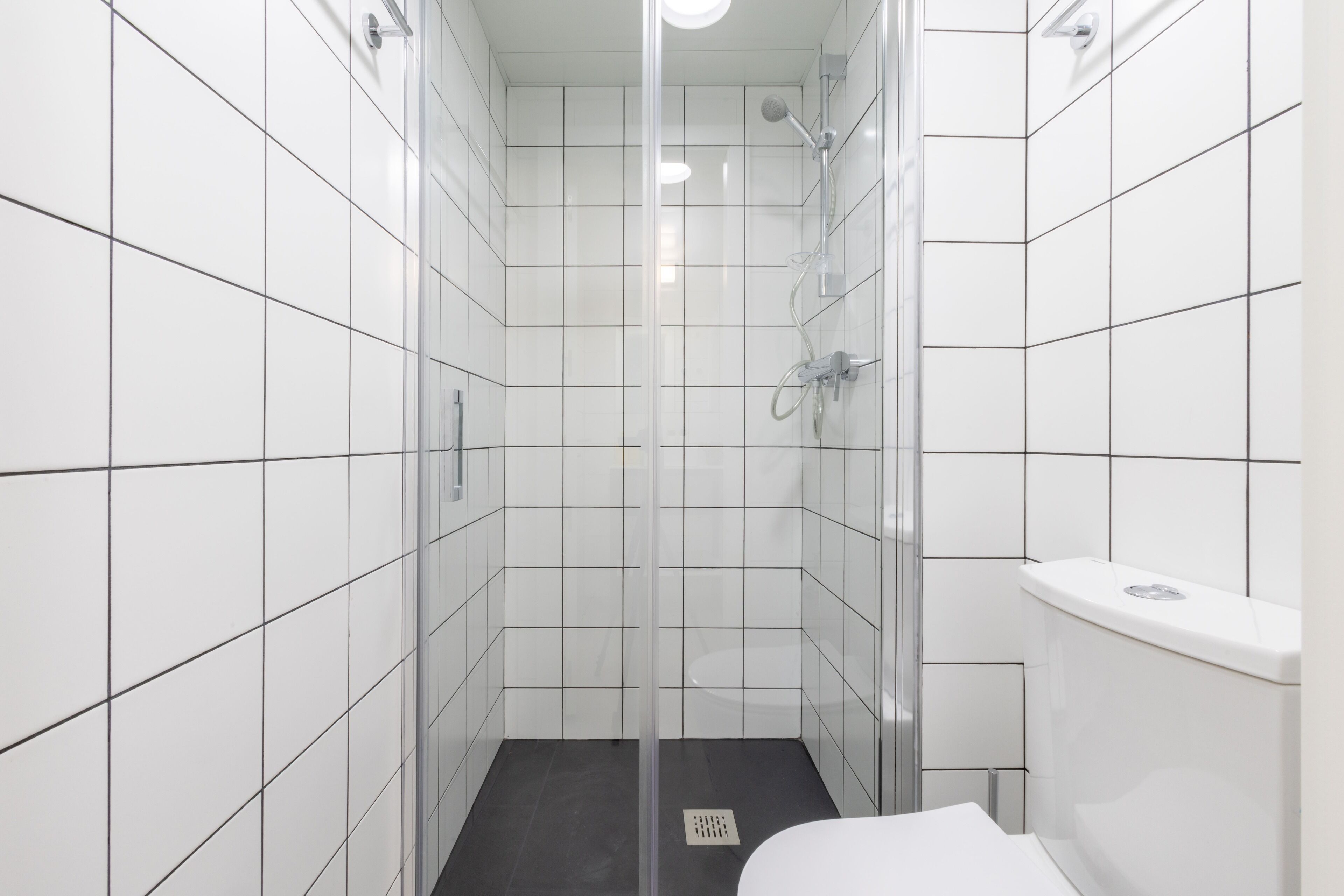 Double Room, 2 Twin Beds | Bathroom | Shower, towels