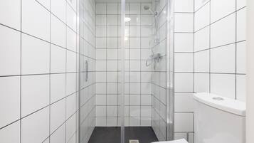 Double Room, 2 Twin Beds | Bathroom | Shower, towels