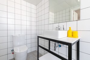 Classic Double Room | Bathroom | Shower