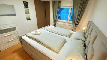 1 bedroom, iron/ironing board, internet, bed sheets