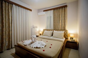Tabla de planchar con plancha, wifi y ropa de cama 