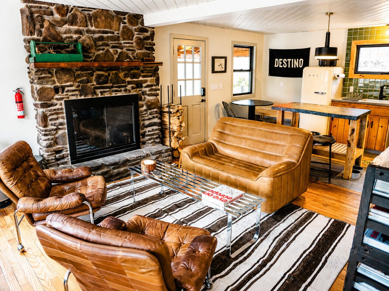 TV, fireplace, stereo