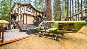 Property grounds - 7bd cabin-hot tub-game room-play area-tiki bar (Big Bear Lake)
