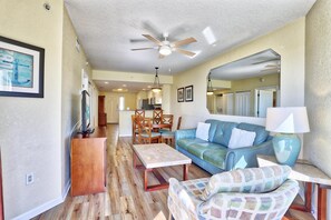 Living area - Sunset Vistas 405s (Treasure Island)