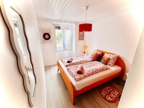 3 Schlafzimmer, Bügeleisen/Bügelbrett