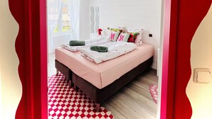 A bedroom with a bed, a nightstand, a lamp, and a window with curtains. - Family & Fun! Pedestrian center near Lake and Ski (Gérardmer)