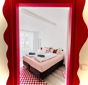 3 makuuhuonetta, silitysrauta/-lauta