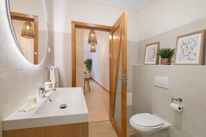 Shower, towels