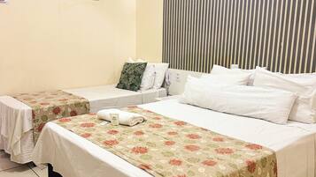 Quarto triplo | Escrivaninha, Wi-Fi de cortesia