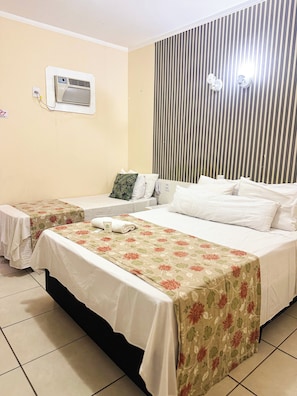 Triple Room | Desk, free WiFi